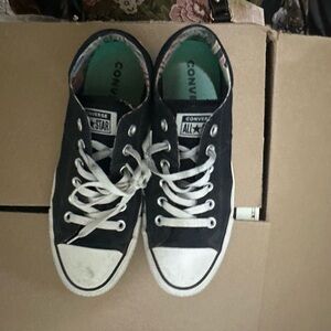 Women’s converse floral 8.5